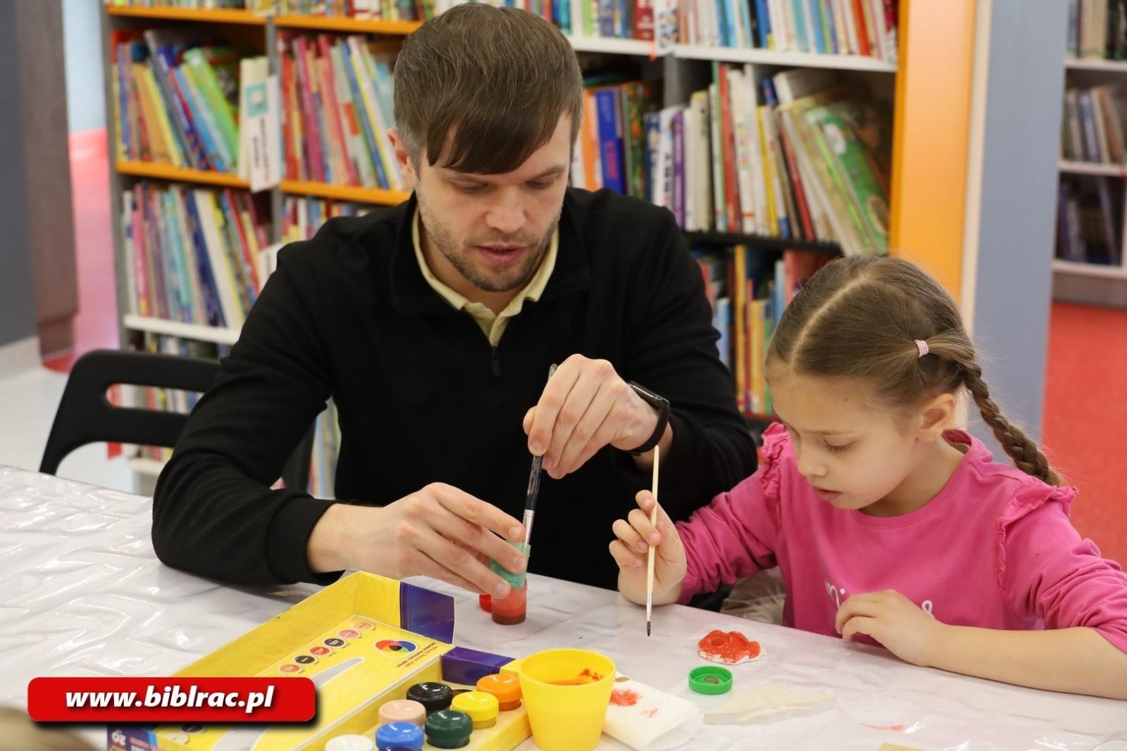 Zdjęcie w galerii na portalu naszraciborz.pl: Klub Ojca w bibliotece na dobry początek ferii zimowych wiadomości z regionu