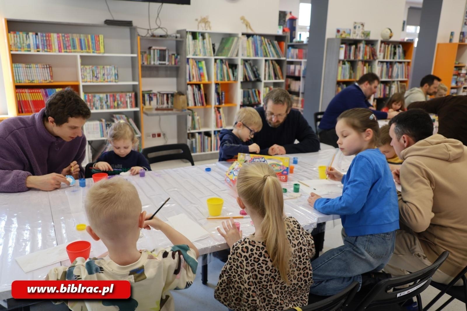 Zdjęcie w galerii na portalu naszraciborz.pl: Klub Ojca w bibliotece na dobry początek ferii zimowych wiadomości z regionu