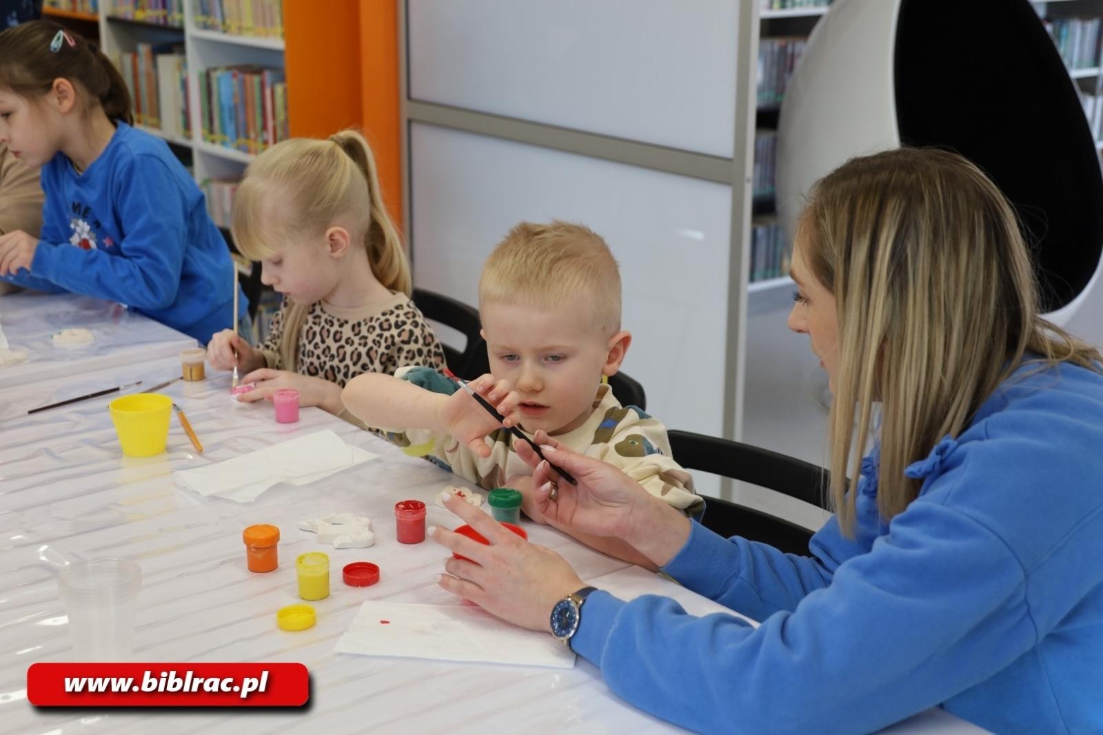Zdjęcie w galerii na portalu naszraciborz.pl: Klub Ojca w bibliotece na dobry początek ferii zimowych wiadomości z regionu