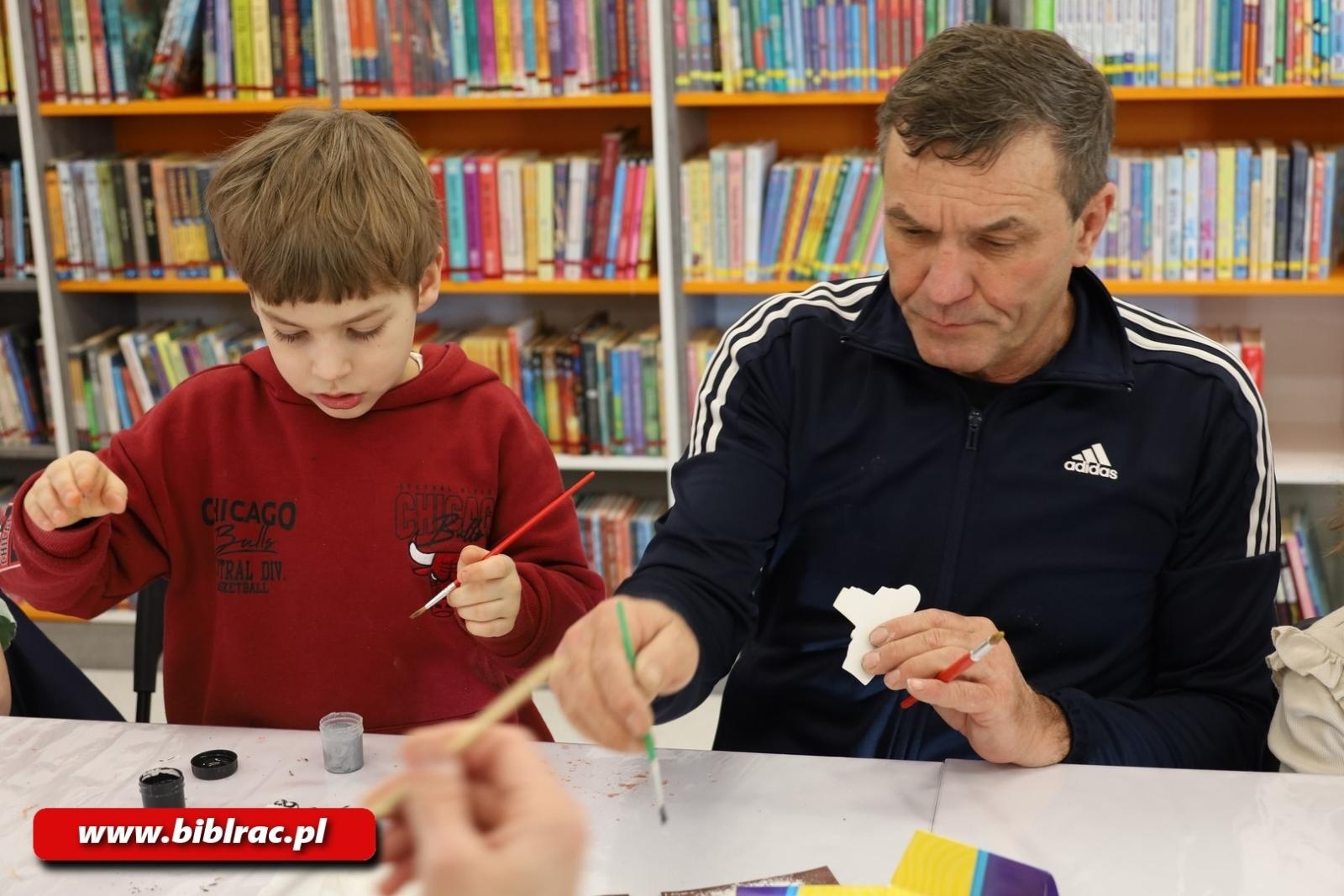 Zdjęcie w galerii na portalu naszraciborz.pl: Klub Ojca w bibliotece na dobry początek ferii zimowych wiadomości z regionu