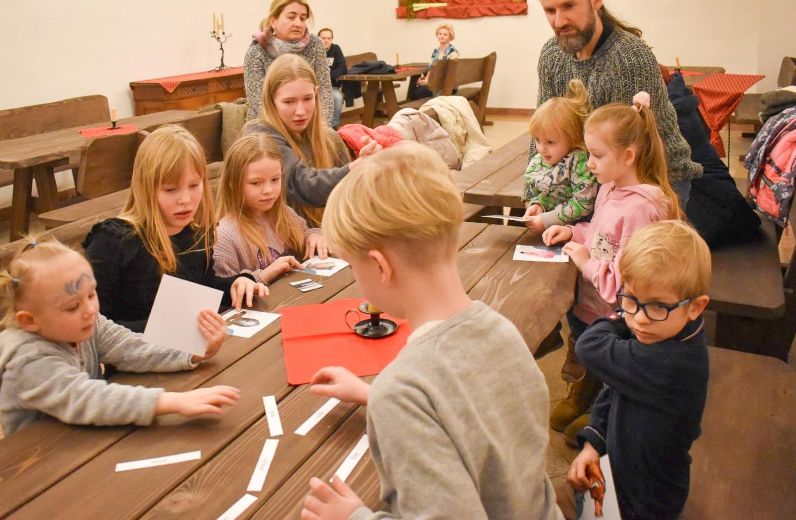 Zdjęcie w galerii na portalu naszraciborz.pl: Popołudnie z Anglikiem na Zamku Piastowskim wiadomości z regionu