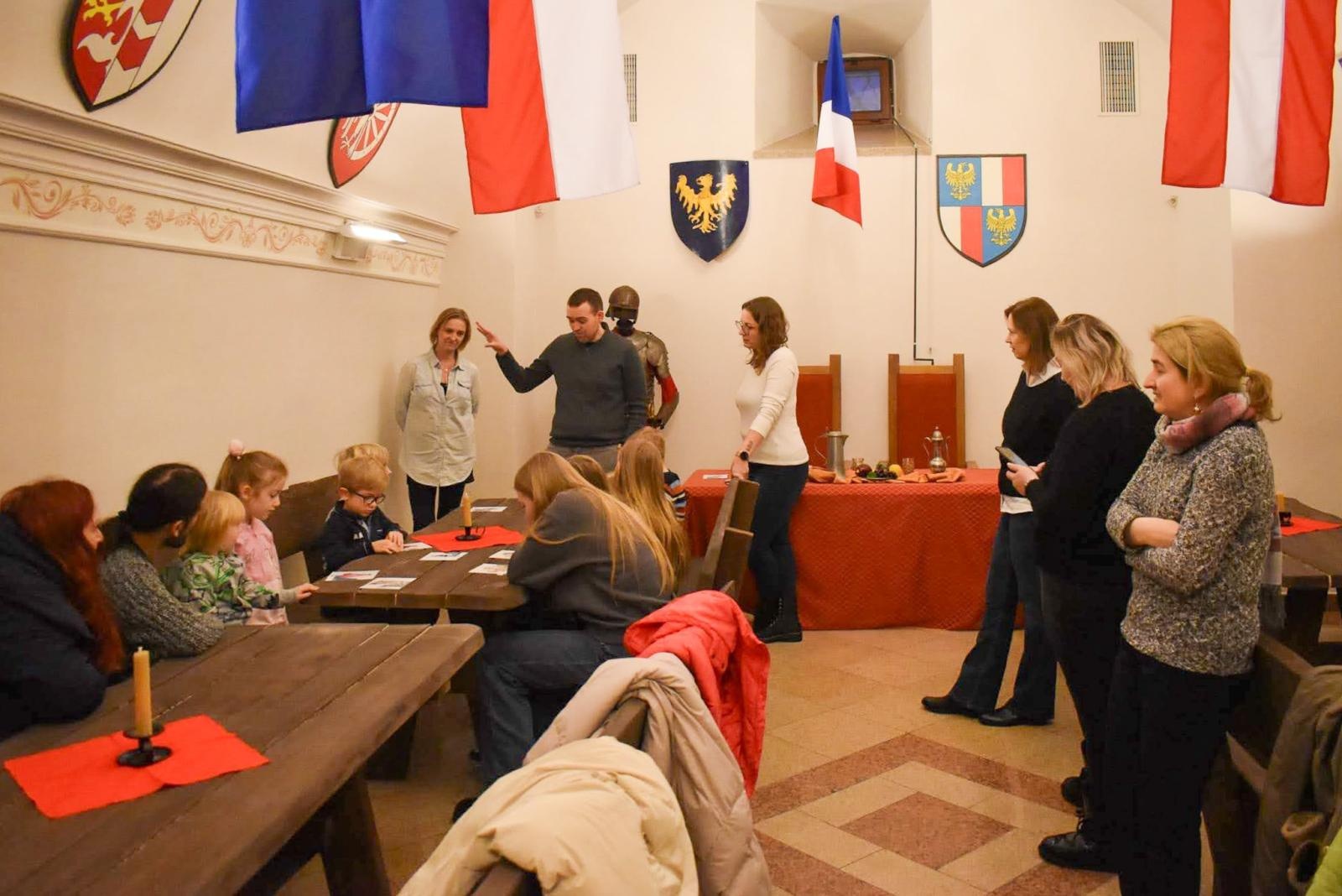 Zdjęcie w galerii na portalu naszraciborz.pl: Popołudnie z Anglikiem na Zamku Piastowskim wiadomości z regionu