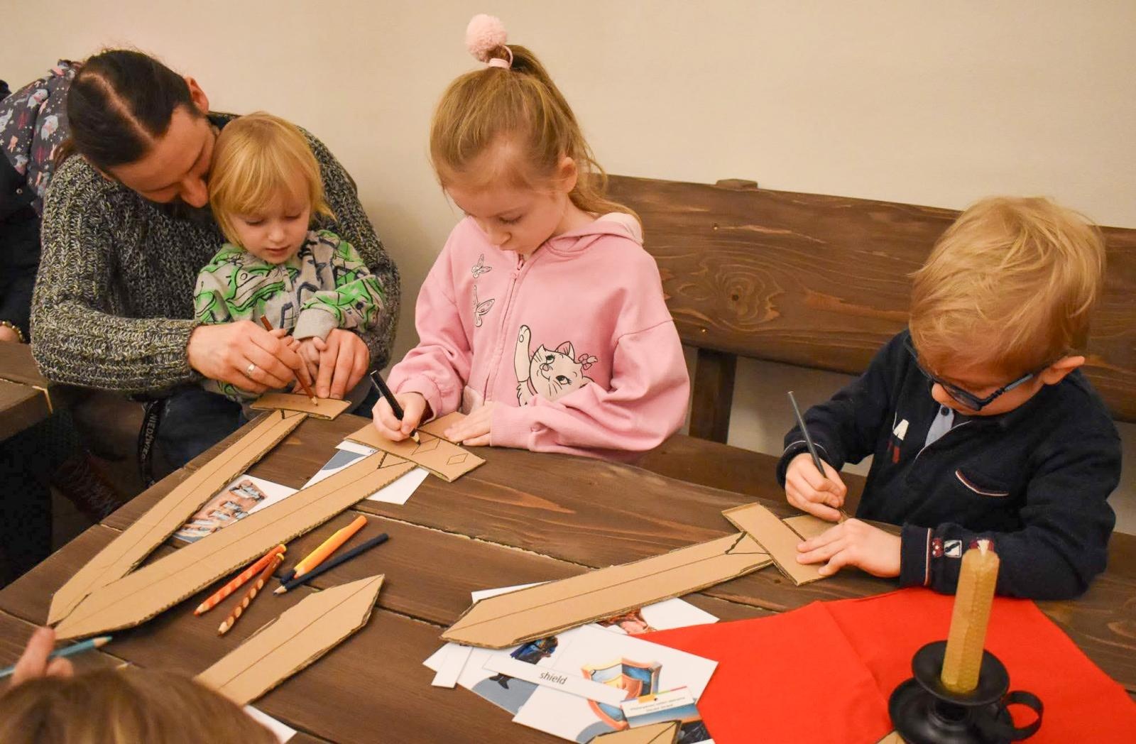 Zdjęcie w galerii na portalu naszraciborz.pl: Popołudnie z Anglikiem na Zamku Piastowskim wiadomości z regionu