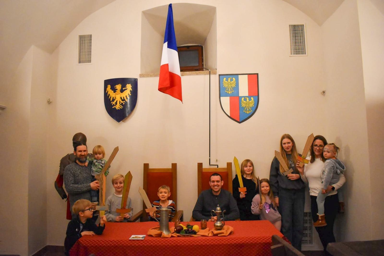 Zdjęcie w galerii na portalu naszraciborz.pl: Popołudnie z Anglikiem na Zamku Piastowskim wiadomości z regionu