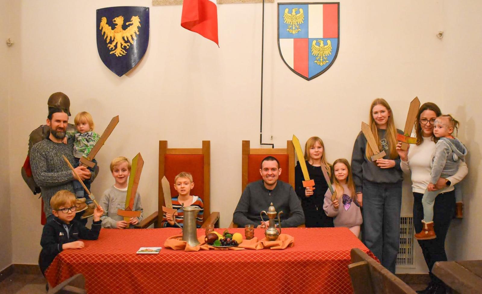 Zdjęcie w galerii na portalu naszraciborz.pl: Popołudnie z Anglikiem na Zamku Piastowskim wiadomości z regionu