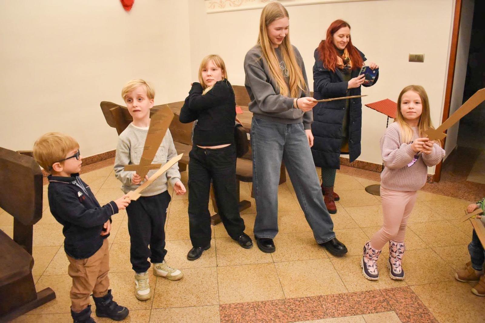 Zdjęcie w galerii na portalu naszraciborz.pl: Popołudnie z Anglikiem na Zamku Piastowskim wiadomości z regionu