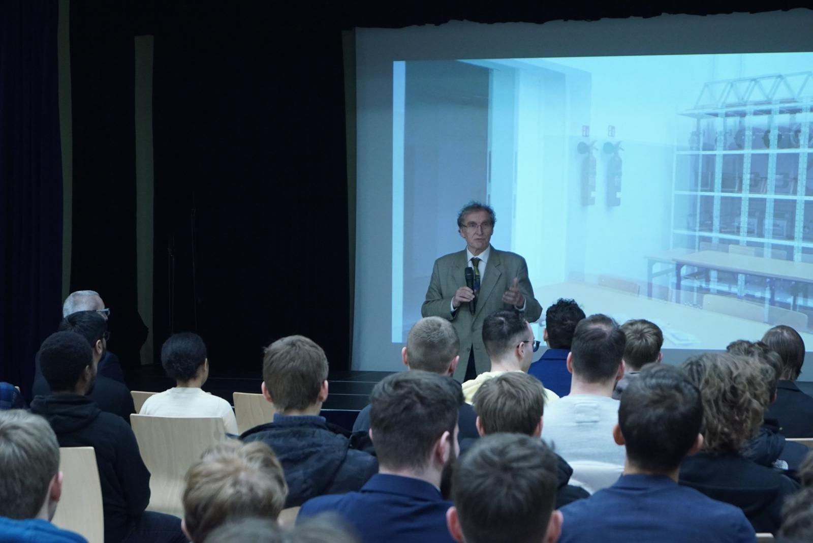 Zdjęcie w galerii na portalu naszraciborz.pl: Wizyta stypendystów AGH – UNESCO w Mechaniku wiadomości z regionu