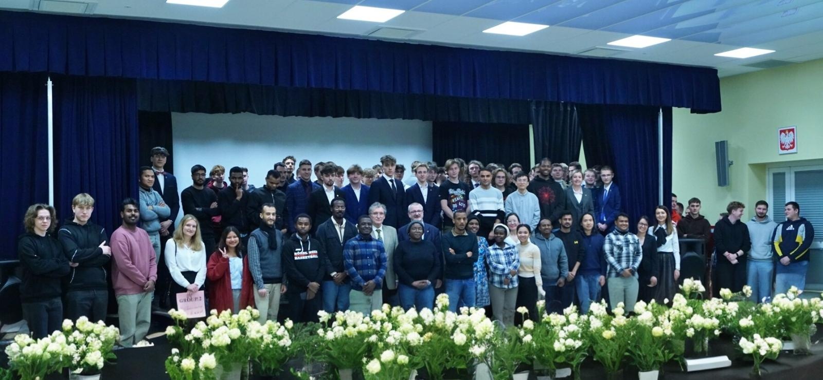 Zdjęcie w galerii na portalu naszraciborz.pl: Wizyta stypendystów AGH – UNESCO w Mechaniku wiadomości z regionu