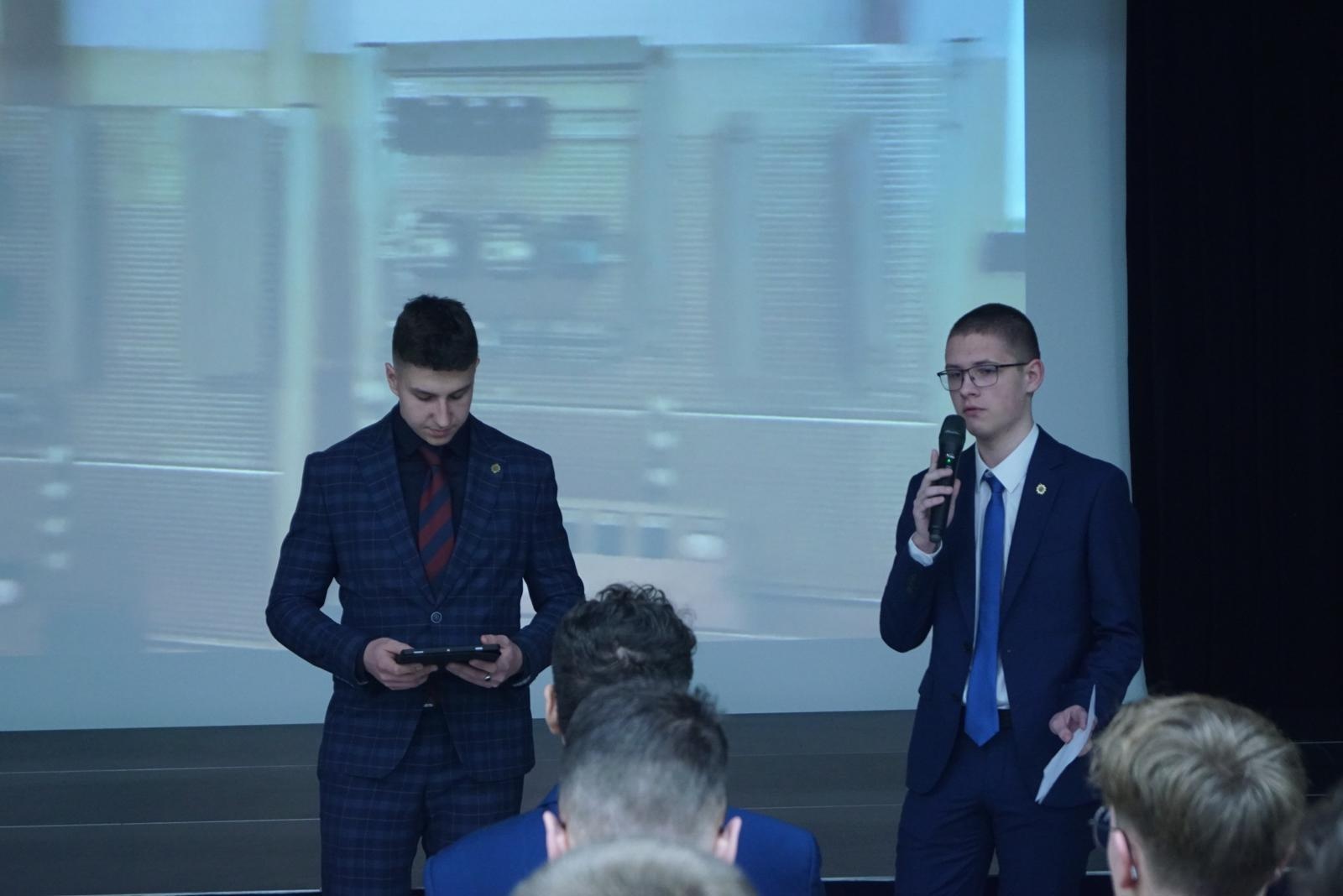 Zdjęcie w galerii na portalu naszraciborz.pl: Wizyta stypendystów AGH – UNESCO w Mechaniku wiadomości z regionu