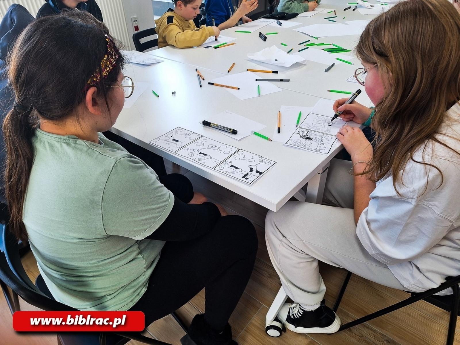 Zdjęcie w galerii na portalu naszraciborz.pl: Jak to narysować? Warsztaty rysunku w bibliotece wiadomości z regionu