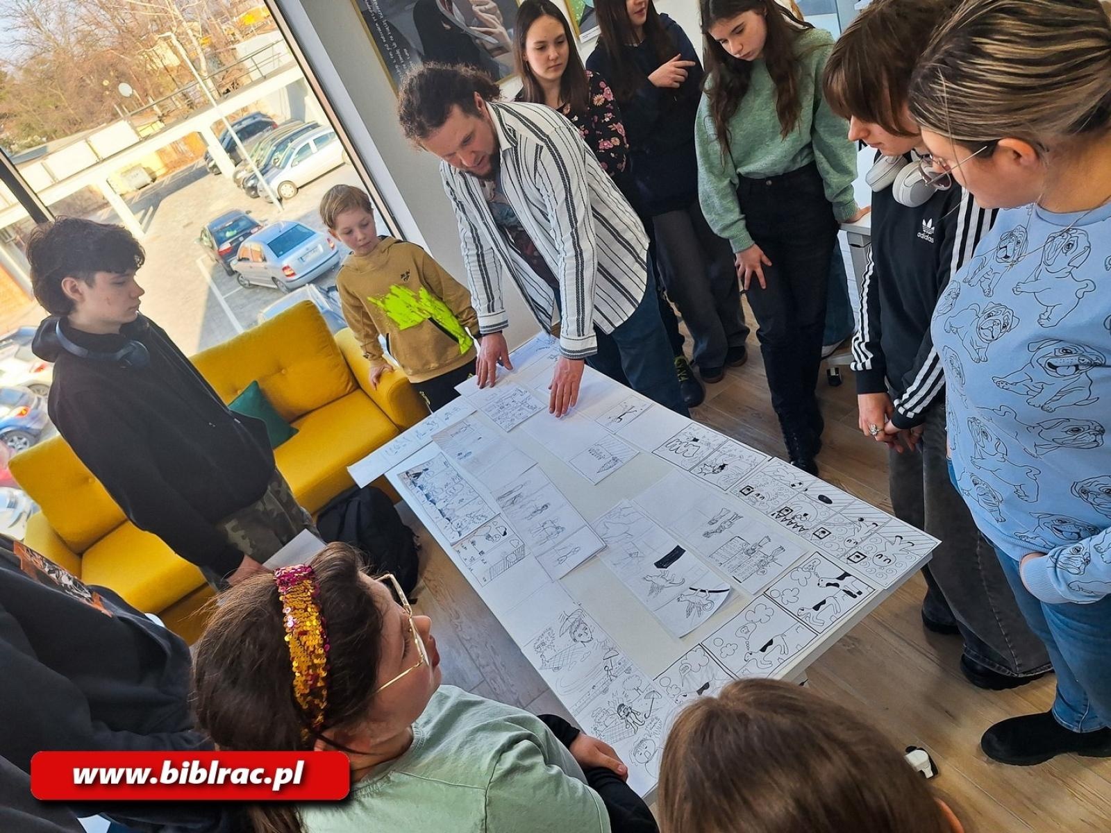 Zdjęcie w galerii na portalu naszraciborz.pl: Jak to narysować? Warsztaty rysunku w bibliotece wiadomości z regionu