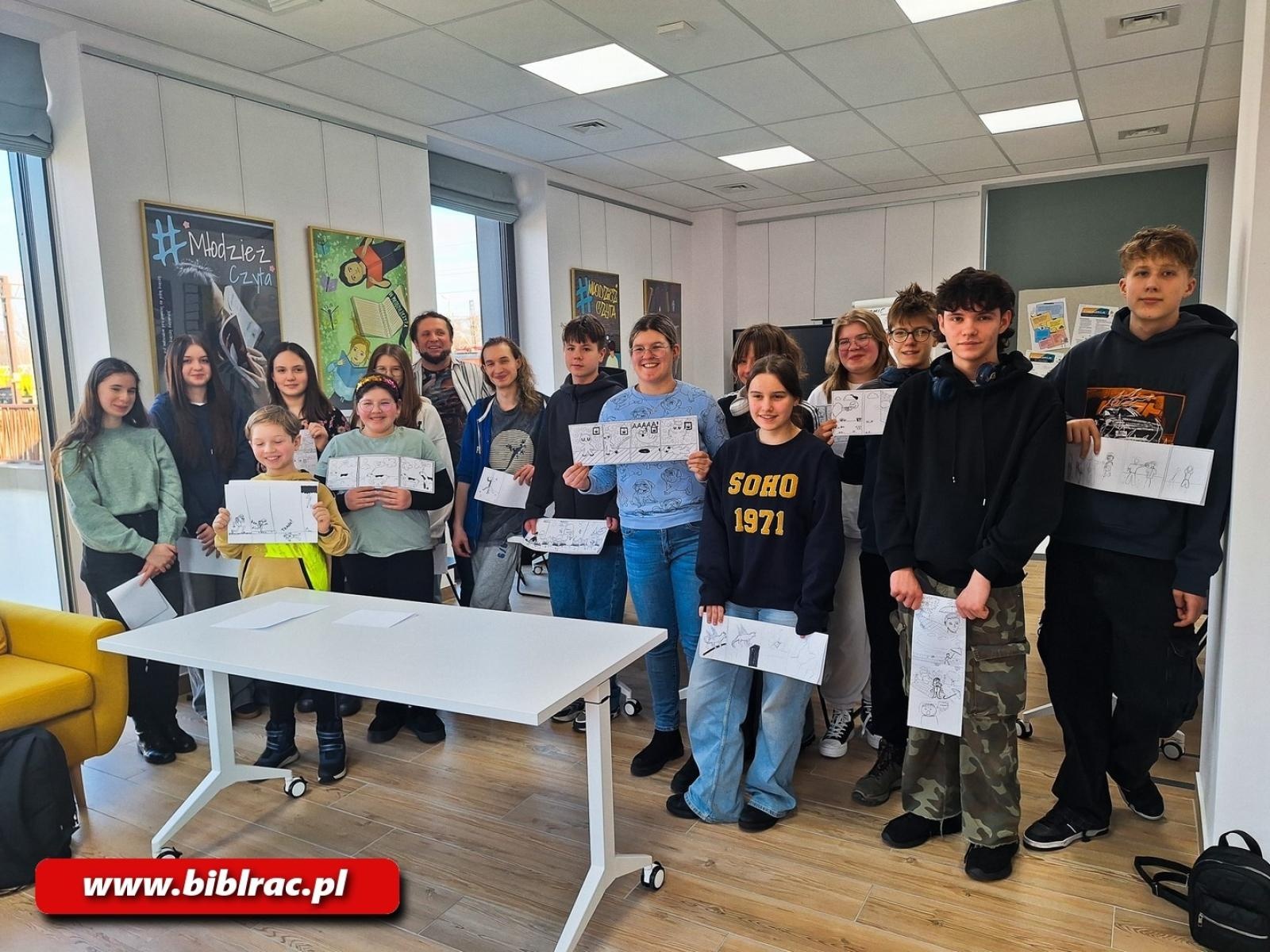 Zdjęcie w galerii na portalu naszraciborz.pl: Jak to narysować? Warsztaty rysunku w bibliotece wiadomości z regionu