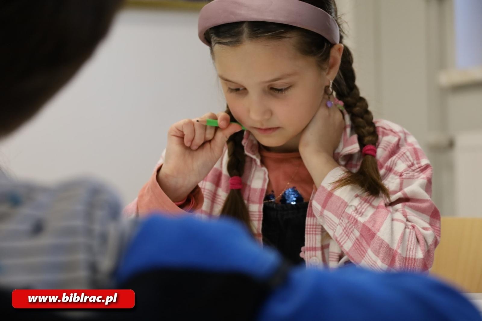 Zdjęcie w galerii na portalu naszraciborz.pl: Jak to narysować? Warsztaty rysunku w bibliotece wiadomości z regionu