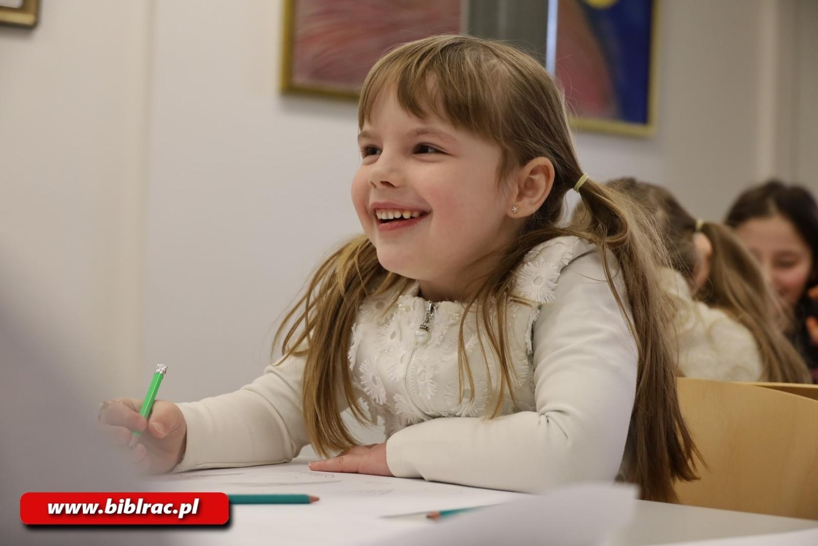 Zdjęcie w galerii na portalu naszraciborz.pl: Jak to narysować? Warsztaty rysunku w bibliotece wiadomości z regionu
