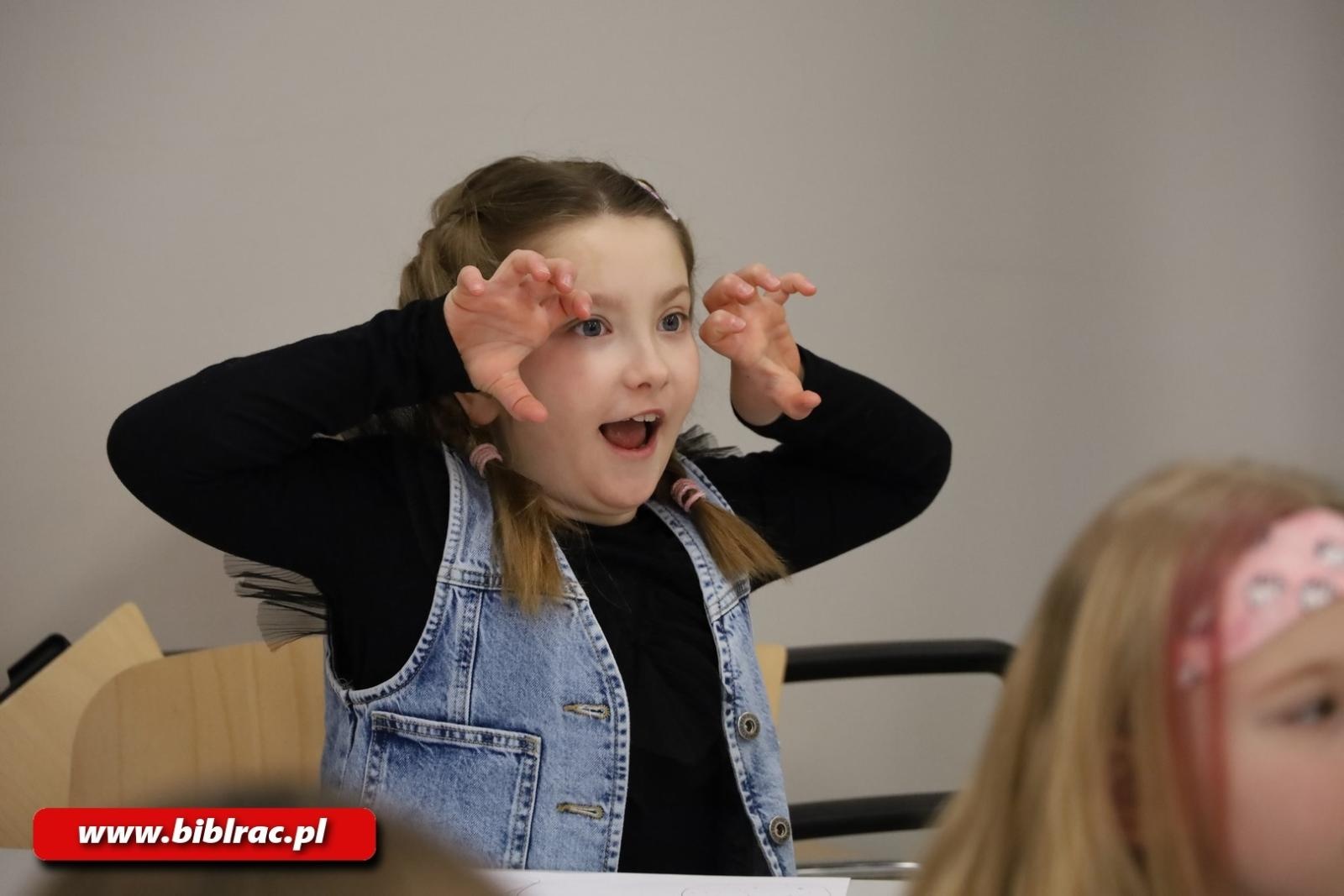 Zdjęcie w galerii na portalu naszraciborz.pl: Jak to narysować? Warsztaty rysunku w bibliotece wiadomości z regionu