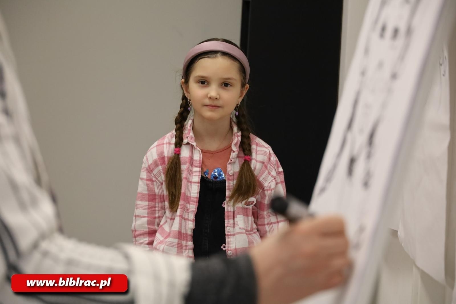 Zdjęcie w galerii na portalu naszraciborz.pl: Jak to narysować? Warsztaty rysunku w bibliotece wiadomości z regionu