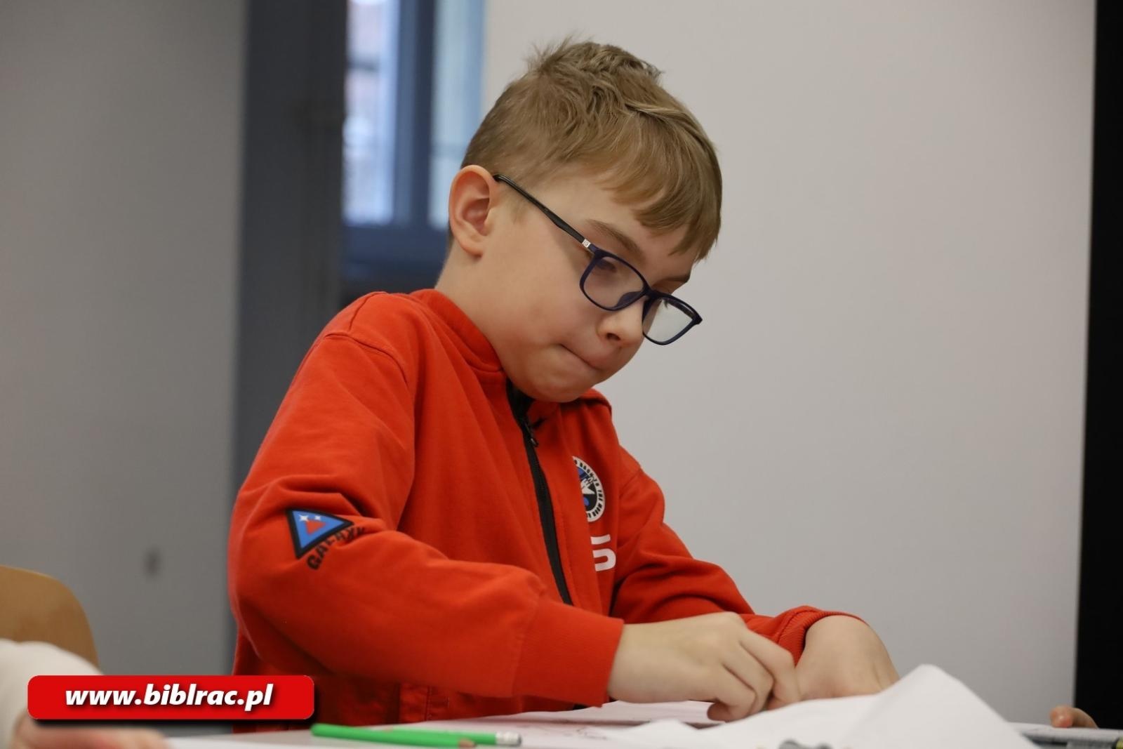 Zdjęcie w galerii na portalu naszraciborz.pl: Jak to narysować? Warsztaty rysunku w bibliotece wiadomości z regionu