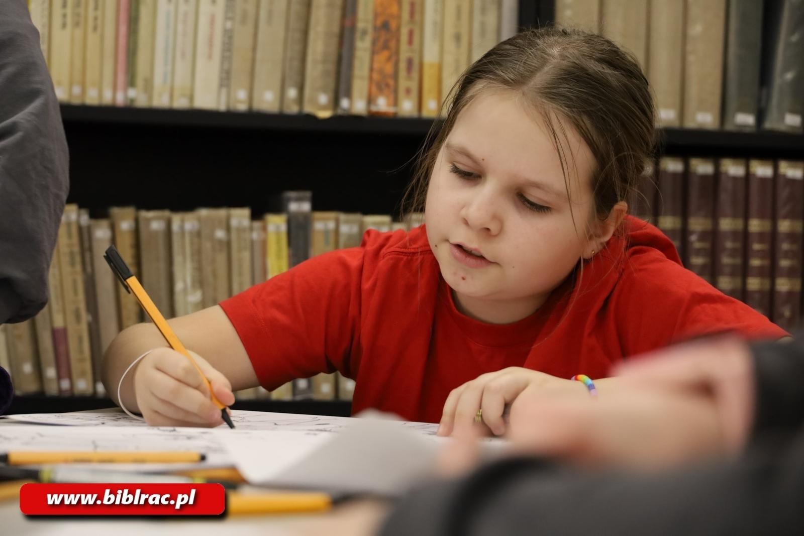 Zdjęcie w galerii na portalu naszraciborz.pl: Jak to narysować? Warsztaty rysunku w bibliotece wiadomości z regionu
