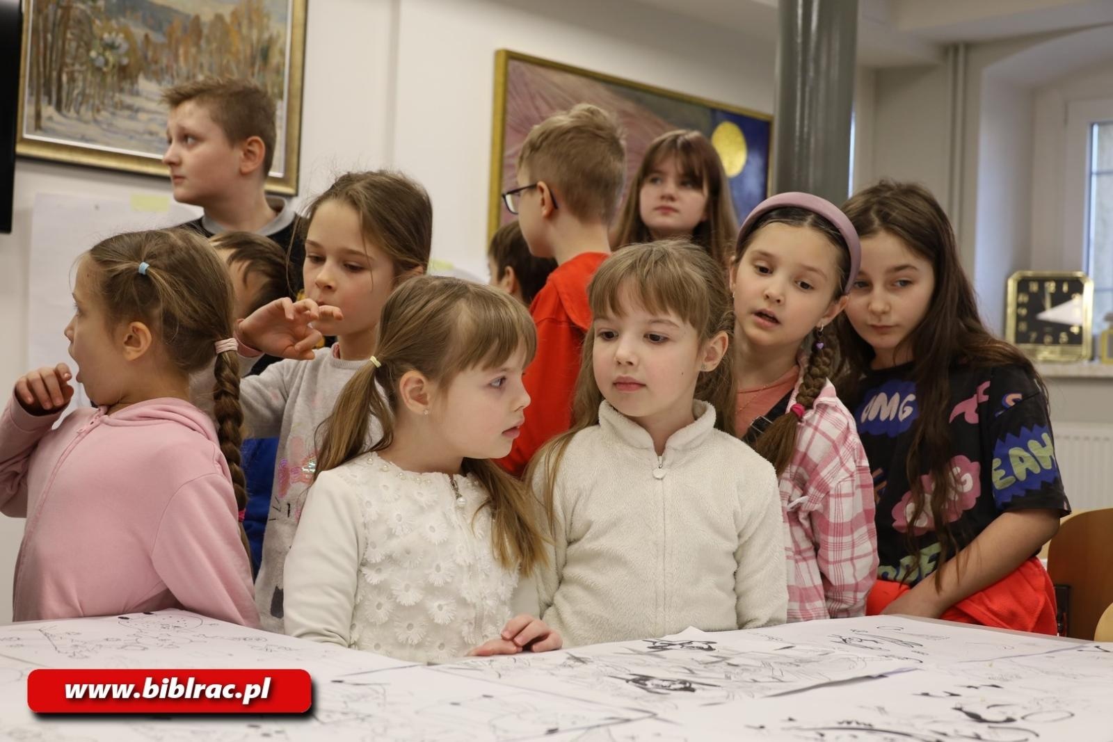 Zdjęcie w galerii na portalu naszraciborz.pl: Jak to narysować? Warsztaty rysunku w bibliotece wiadomości z regionu
