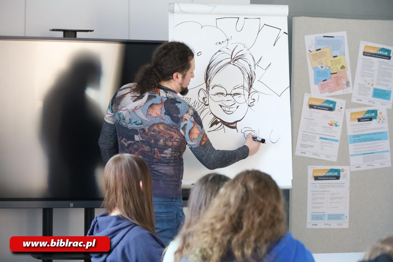 Zdjęcie w galerii na portalu naszraciborz.pl: Jak to narysować? Warsztaty rysunku w bibliotece wiadomości z regionu