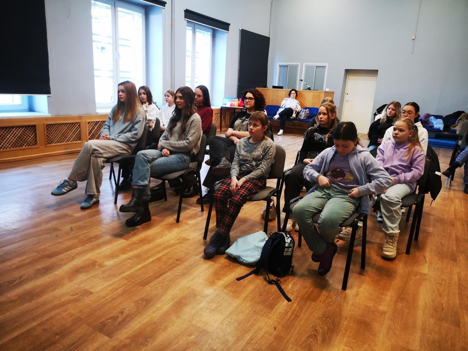 Zdjęcie w galerii na portalu naszraciborz.pl: Katarzyna Łaska poprowadziła warsztaty dubbingowe w MDK Racibórz wiadomości z regionu