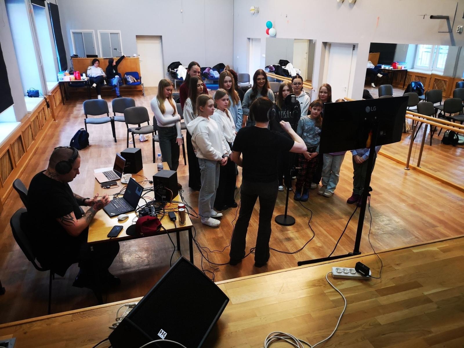 Zdjęcie w galerii na portalu naszraciborz.pl: Katarzyna Łaska poprowadziła warsztaty dubbingowe w MDK Racibórz wiadomości z regionu