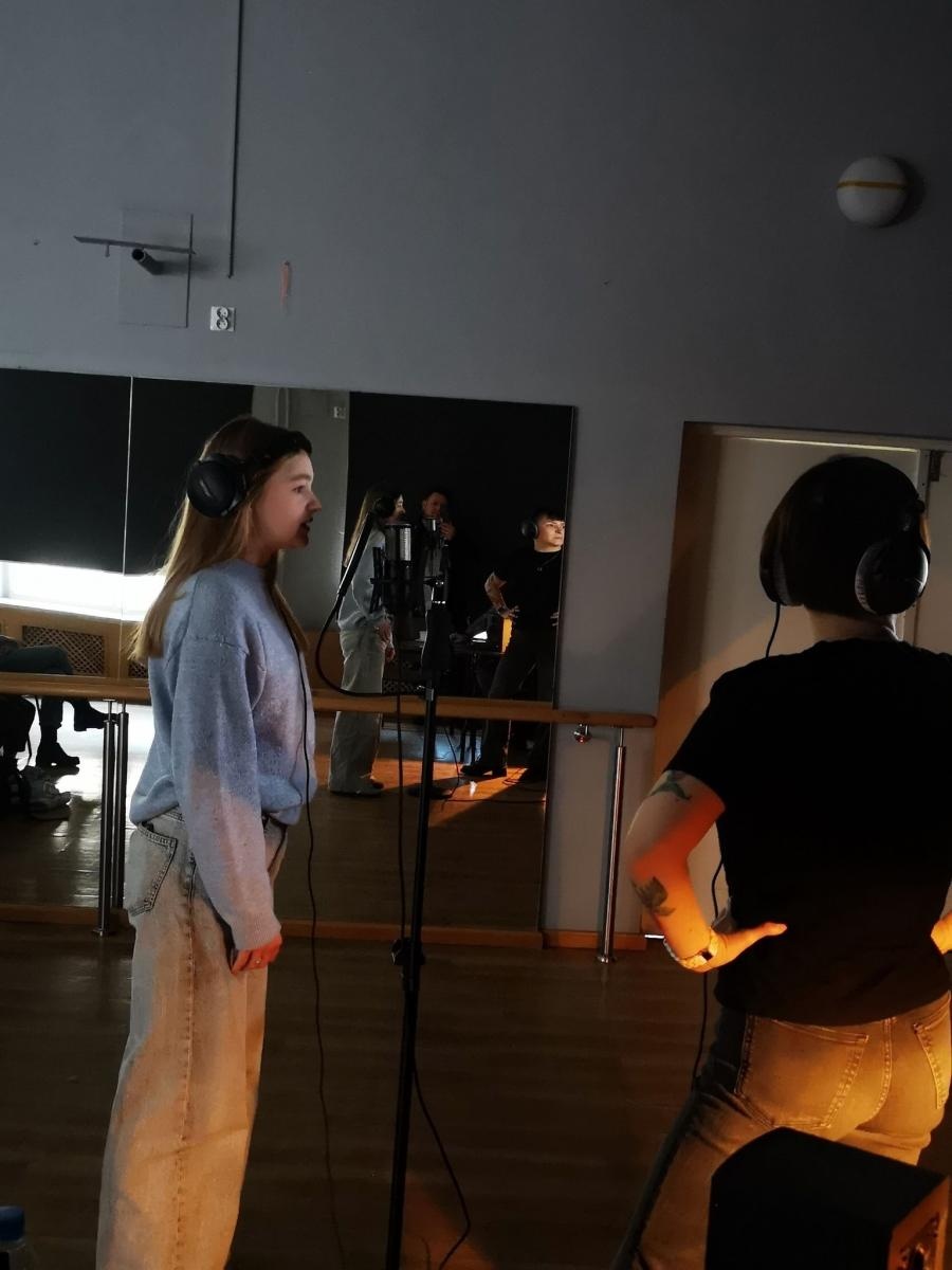 Zdjęcie w galerii na portalu naszraciborz.pl: Katarzyna Łaska poprowadziła warsztaty dubbingowe w MDK Racibórz wiadomości z regionu