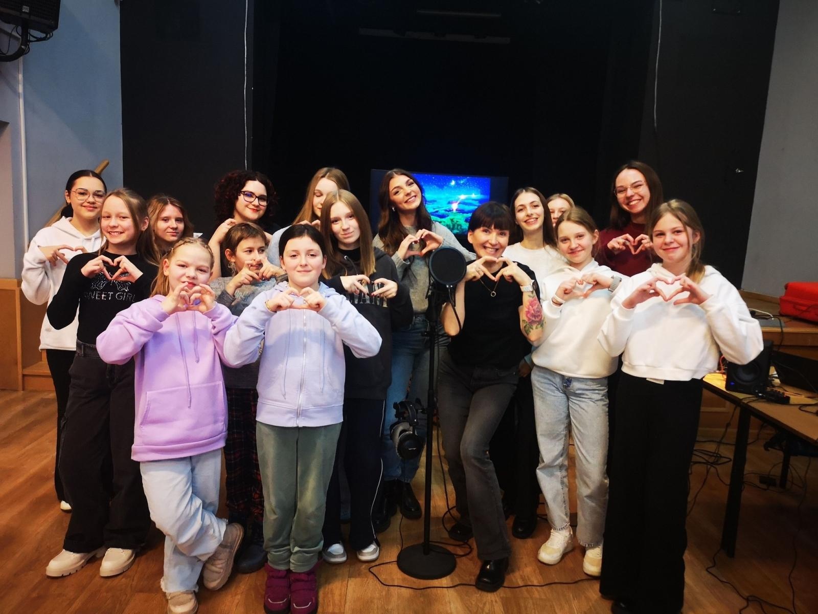 Zdjęcie w galerii na portalu naszraciborz.pl: Katarzyna Łaska poprowadziła warsztaty dubbingowe w MDK Racibórz wiadomości z regionu