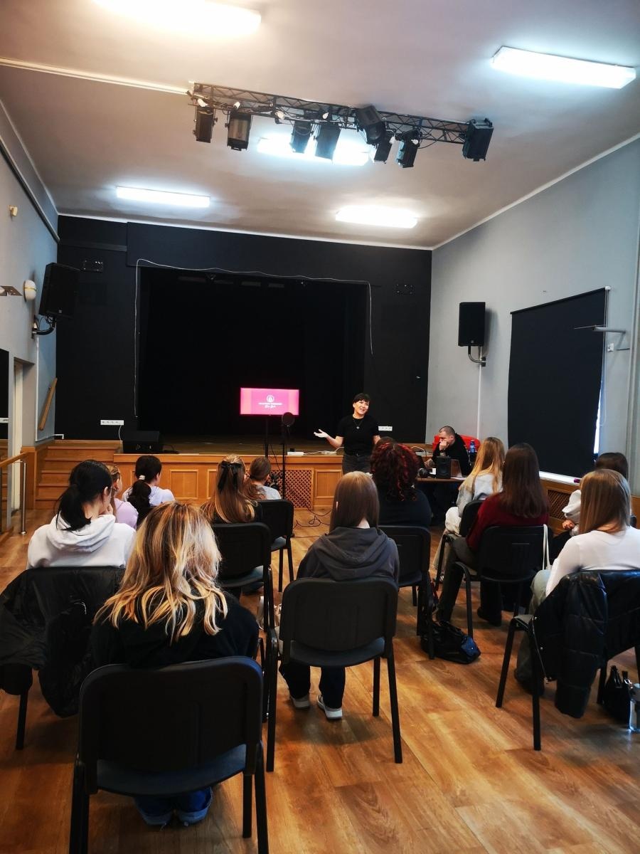 Zdjęcie w galerii na portalu naszraciborz.pl: Katarzyna Łaska poprowadziła warsztaty dubbingowe w MDK Racibórz wiadomości z regionu