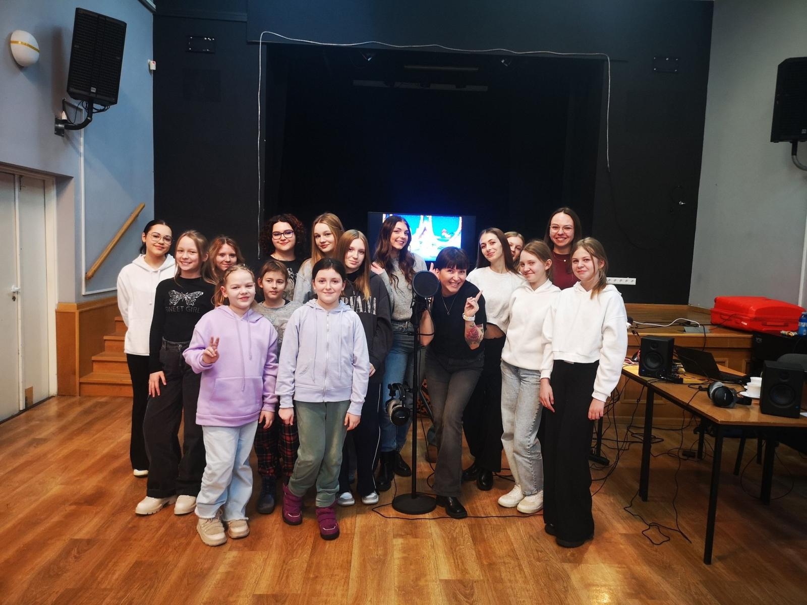 Zdjęcie w galerii na portalu naszraciborz.pl: Katarzyna Łaska poprowadziła warsztaty dubbingowe w MDK Racibórz wiadomości z regionu