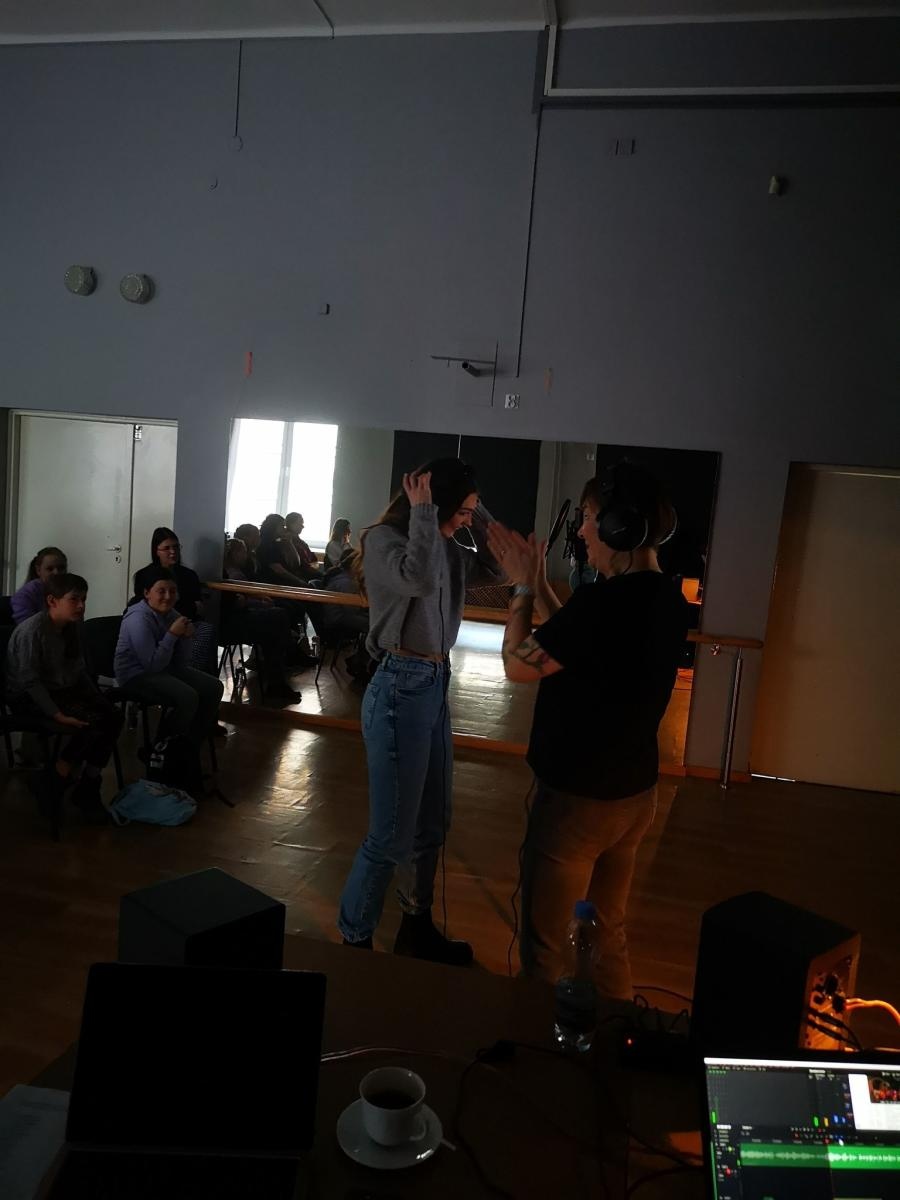 Zdjęcie w galerii na portalu naszraciborz.pl: Katarzyna Łaska poprowadziła warsztaty dubbingowe w MDK Racibórz wiadomości z regionu