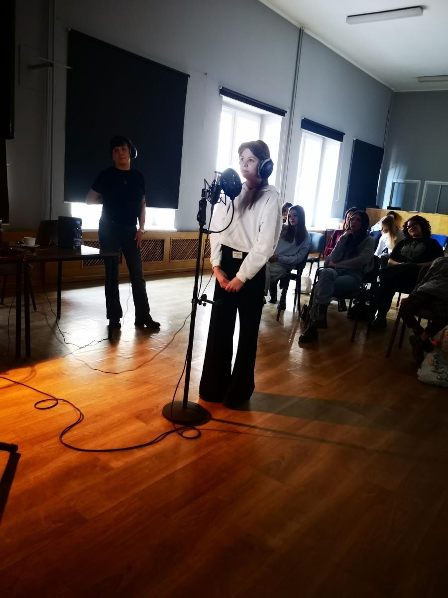 Zdjęcie w galerii na portalu naszraciborz.pl: Katarzyna Łaska poprowadziła warsztaty dubbingowe w MDK Racibórz wiadomości z regionu