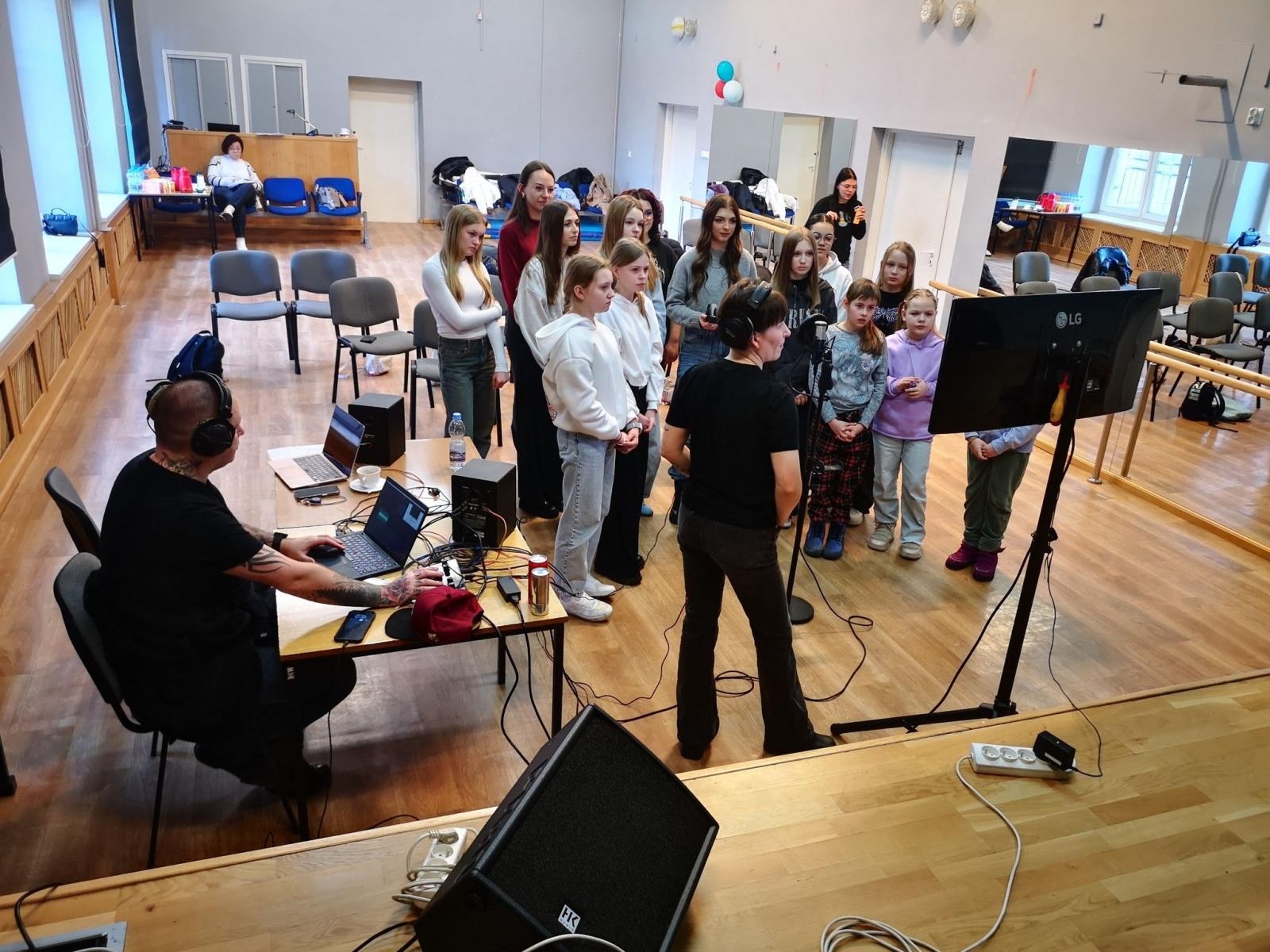 Zdjęcie w galerii na portalu naszraciborz.pl: Katarzyna Łaska poprowadziła warsztaty dubbingowe w MDK Racibórz wiadomości z regionu