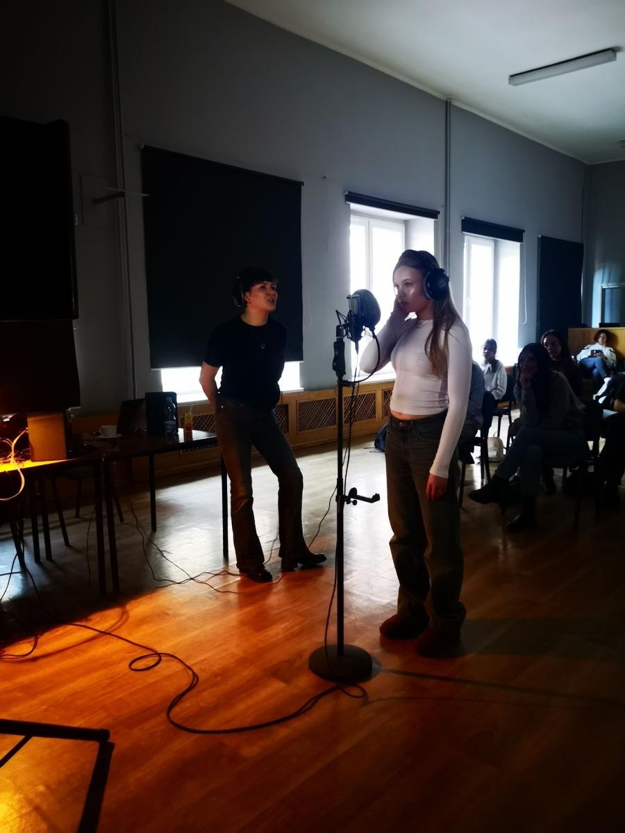 Zdjęcie w galerii na portalu naszraciborz.pl: Katarzyna Łaska poprowadziła warsztaty dubbingowe w MDK Racibórz wiadomości z regionu