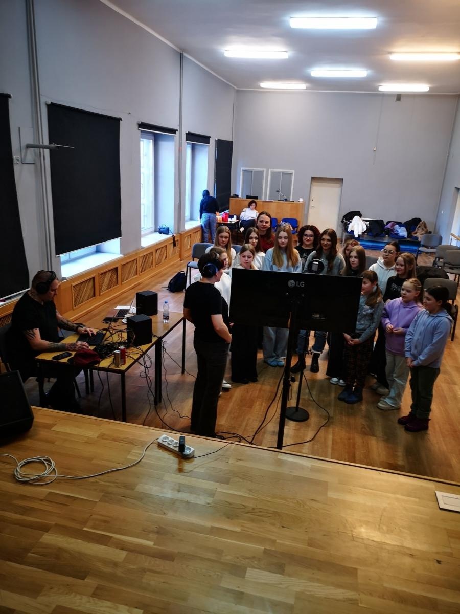 Zdjęcie w galerii na portalu naszraciborz.pl: Katarzyna Łaska poprowadziła warsztaty dubbingowe w MDK Racibórz wiadomości z regionu