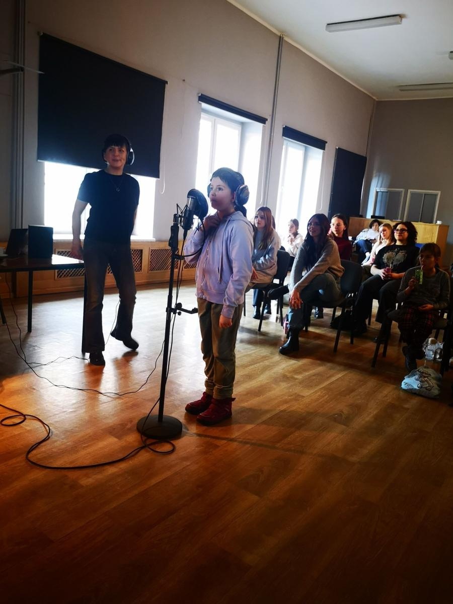 Zdjęcie w galerii na portalu naszraciborz.pl: Katarzyna Łaska poprowadziła warsztaty dubbingowe w MDK Racibórz wiadomości z regionu