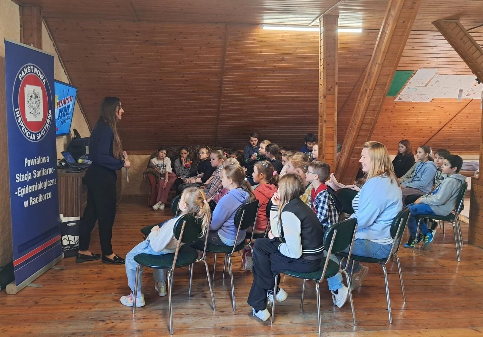 Zdjęcie w galerii na portalu naszraciborz.pl: Bezpieczne Ferie w zorganizowanych wypoczynkach zimowych w powiecie raciborskim wiadomości z regionu