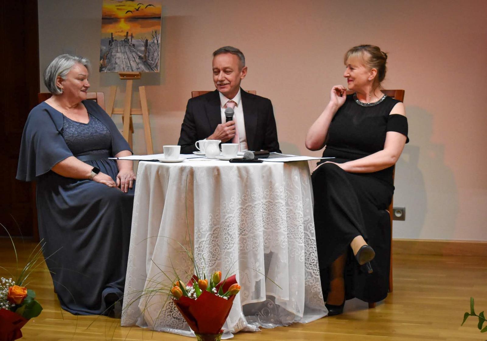 Zdjęcie w galerii na portalu naszraciborz.pl: Poezja i muzyka o miłości w wyjątkowym montażu słowno-muzycznym na Zamku Piastowskim wiadomości z regionu