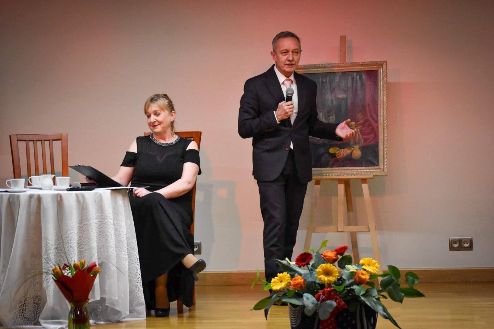 Zdjęcie w galerii na portalu naszraciborz.pl: Poezja i muzyka o miłości w wyjątkowym montażu słowno-muzycznym na Zamku Piastowskim wiadomości z regionu