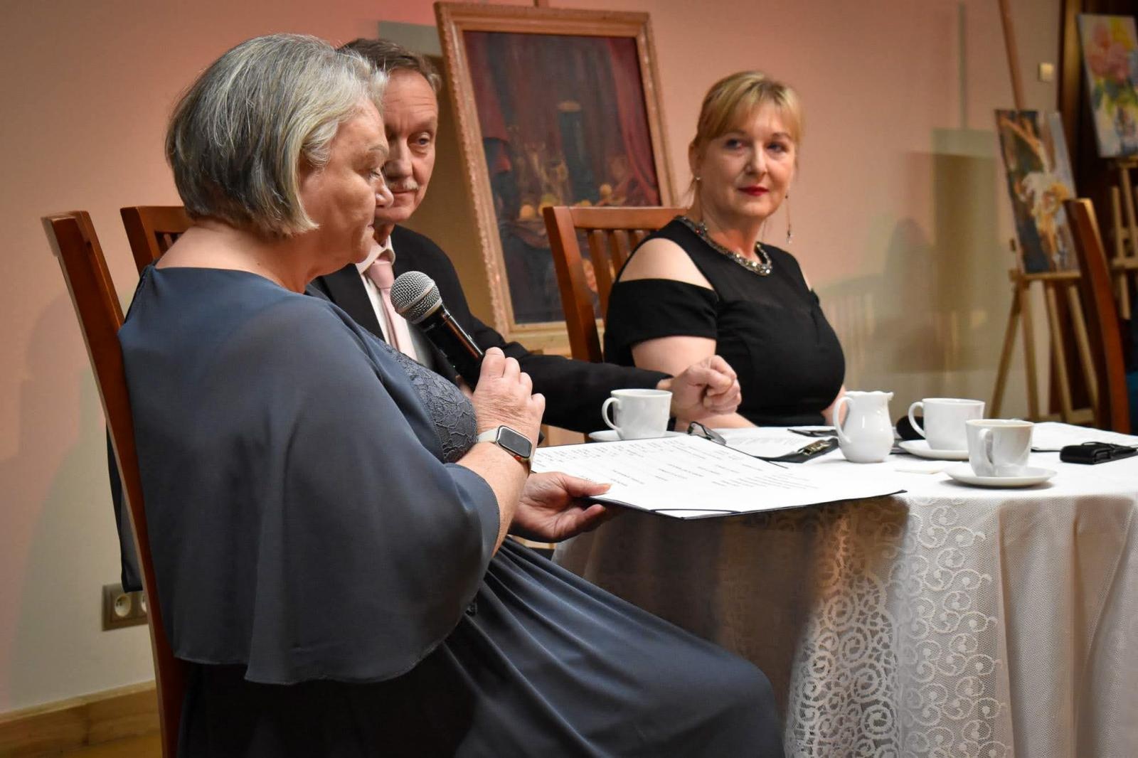 Zdjęcie w galerii na portalu naszraciborz.pl: Poezja i muzyka o miłości w wyjątkowym montażu słowno-muzycznym na Zamku Piastowskim wiadomości z regionu