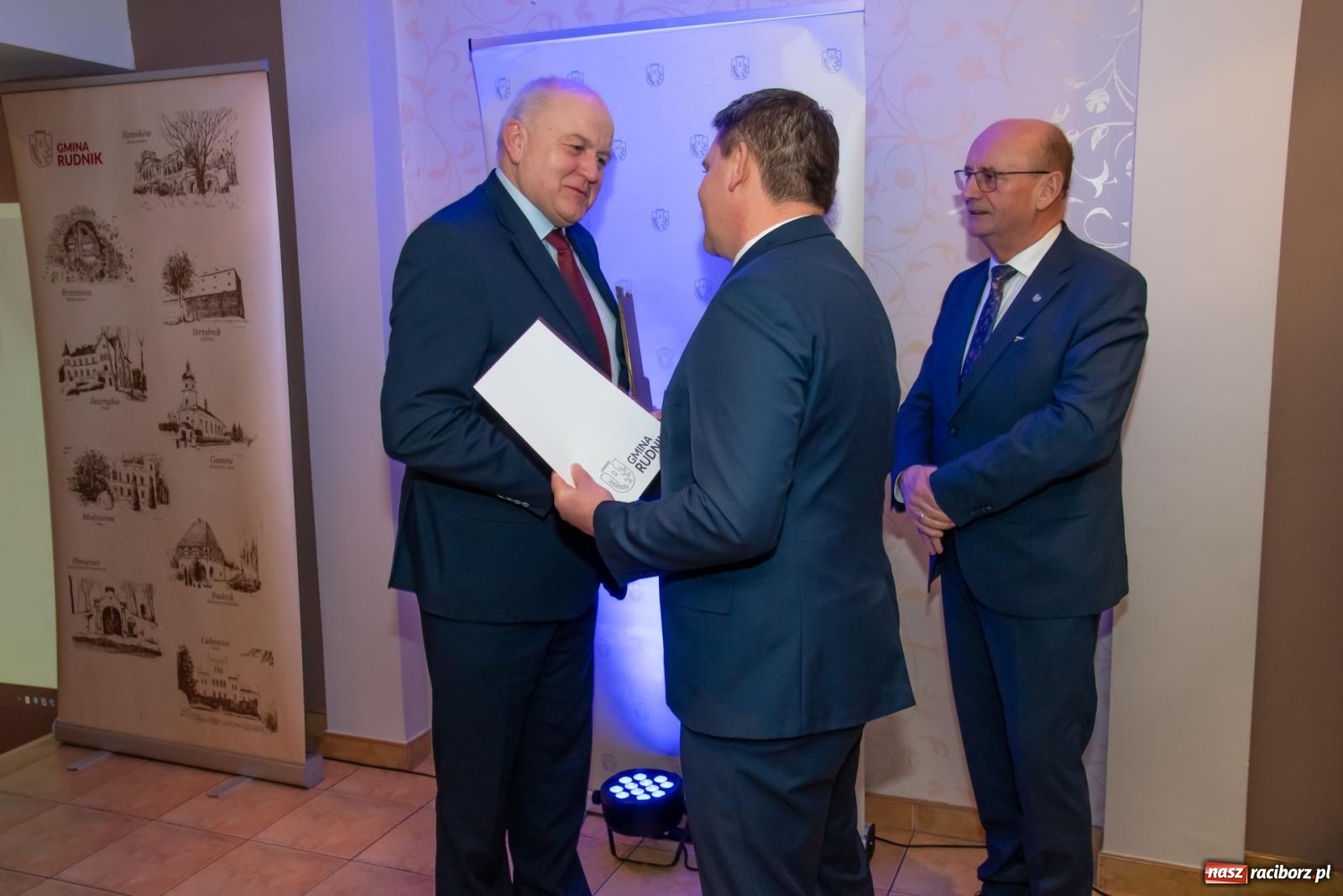 Zdjęcie w galerii na portalu naszraciborz.pl: Fiala Przedsiębiorczości Gminy Rudnik 2025: Nagrodzono lokalnych liderów i innowatorów wiadomości z regionu