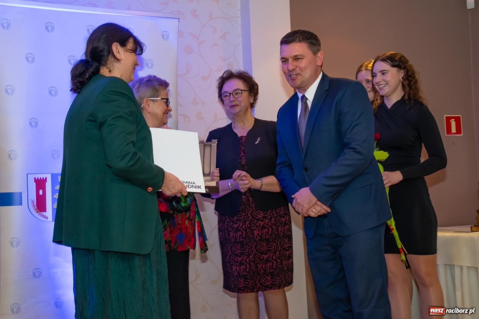 Zdjęcie w galerii na portalu naszraciborz.pl: Fiala Przedsiębiorczości Gminy Rudnik 2025: Nagrodzono lokalnych liderów i innowatorów wiadomości z regionu