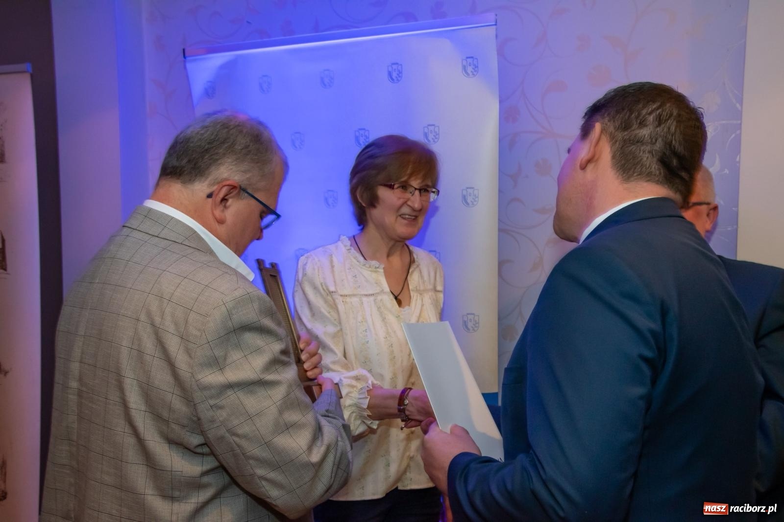 Zdjęcie w galerii na portalu naszraciborz.pl: Fiala Przedsiębiorczości Gminy Rudnik 2025: Nagrodzono lokalnych liderów i innowatorów wiadomości z regionu