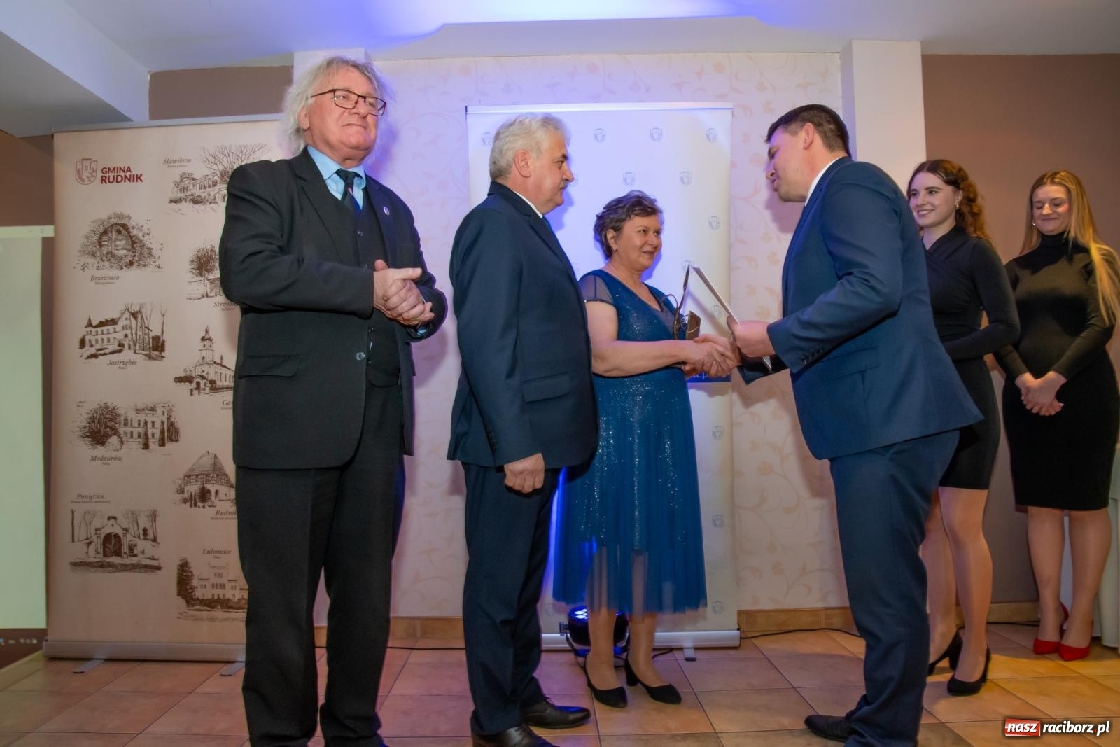 Zdjęcie w galerii na portalu naszraciborz.pl: Fiala Przedsiębiorczości Gminy Rudnik 2025: Nagrodzono lokalnych liderów i innowatorów wiadomości z regionu