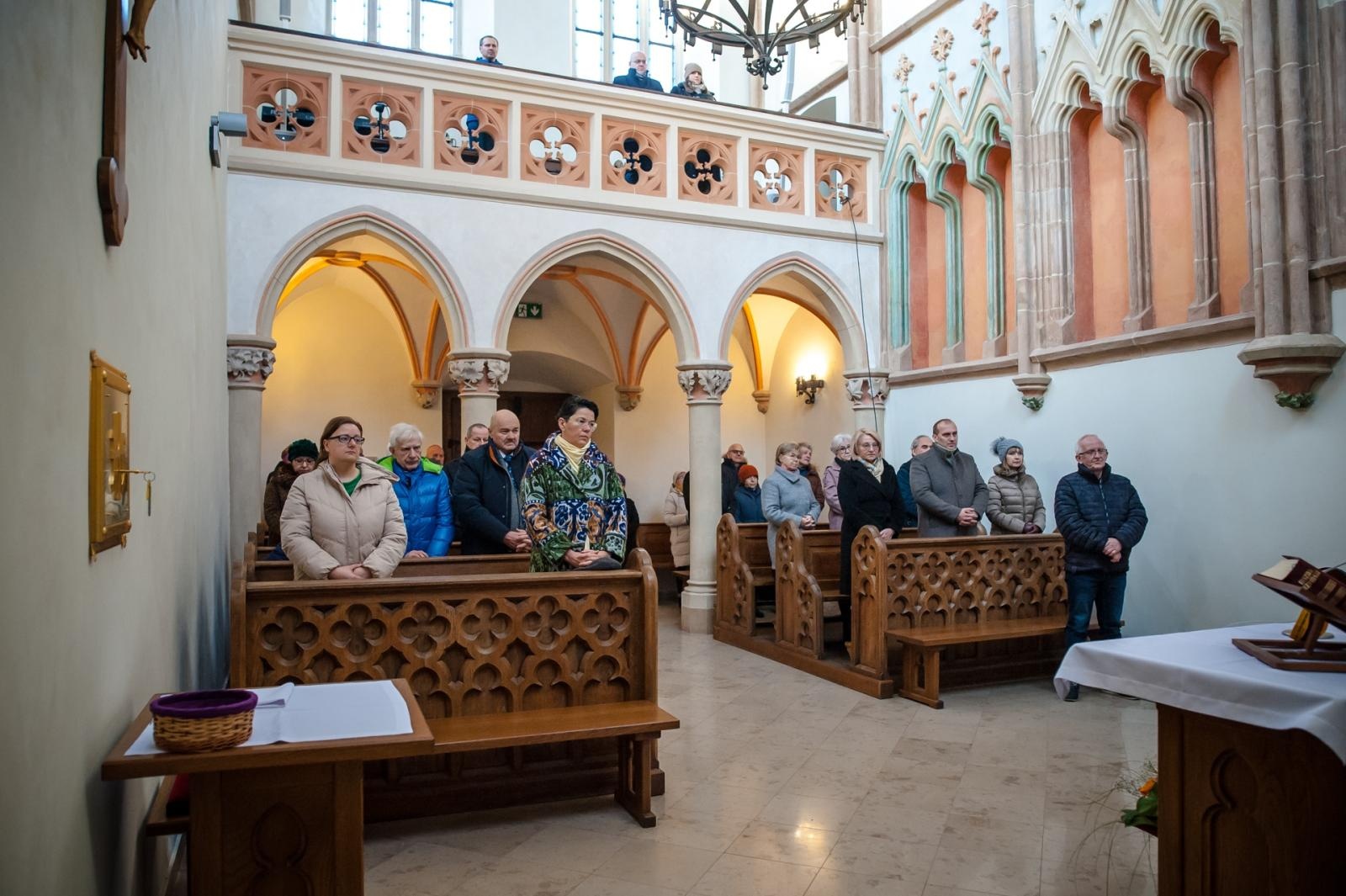 Zdjęcie w galerii na portalu naszraciborz.pl: Msza św. w intencji chorych w kaplicy zamkowej  wiadomości z regionu