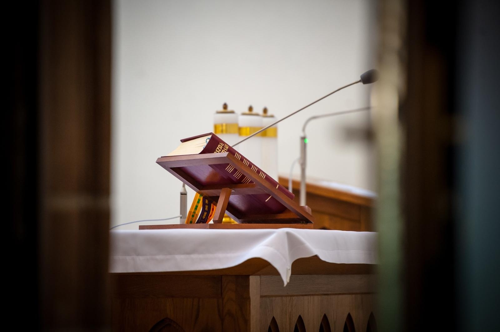 Zdjęcie w galerii na portalu naszraciborz.pl: Msza św. w intencji chorych w kaplicy zamkowej  wiadomości z regionu