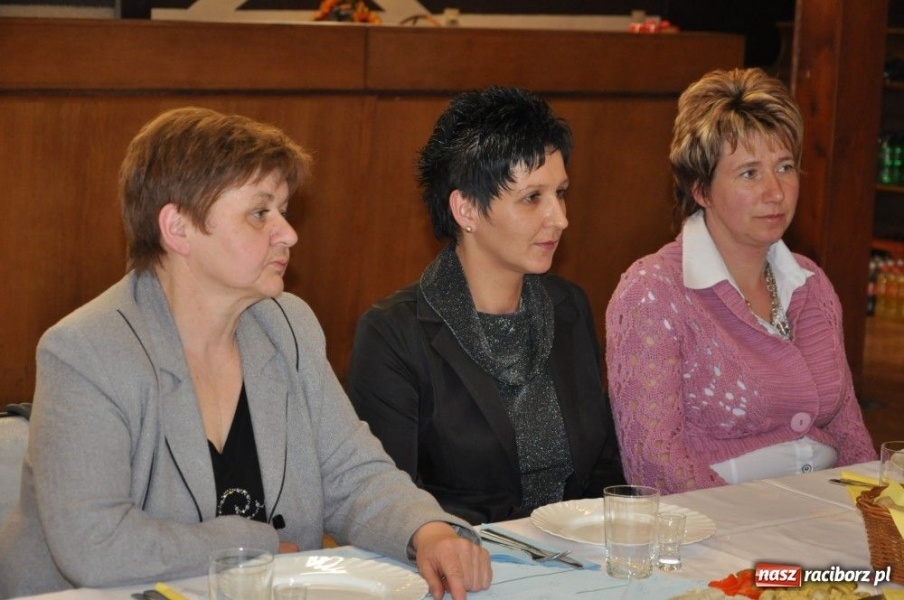 Zdjęcie w galerii na portalu naszraciborz.pl: Pomoc z Niemiec płynąca wiadomości z regionu