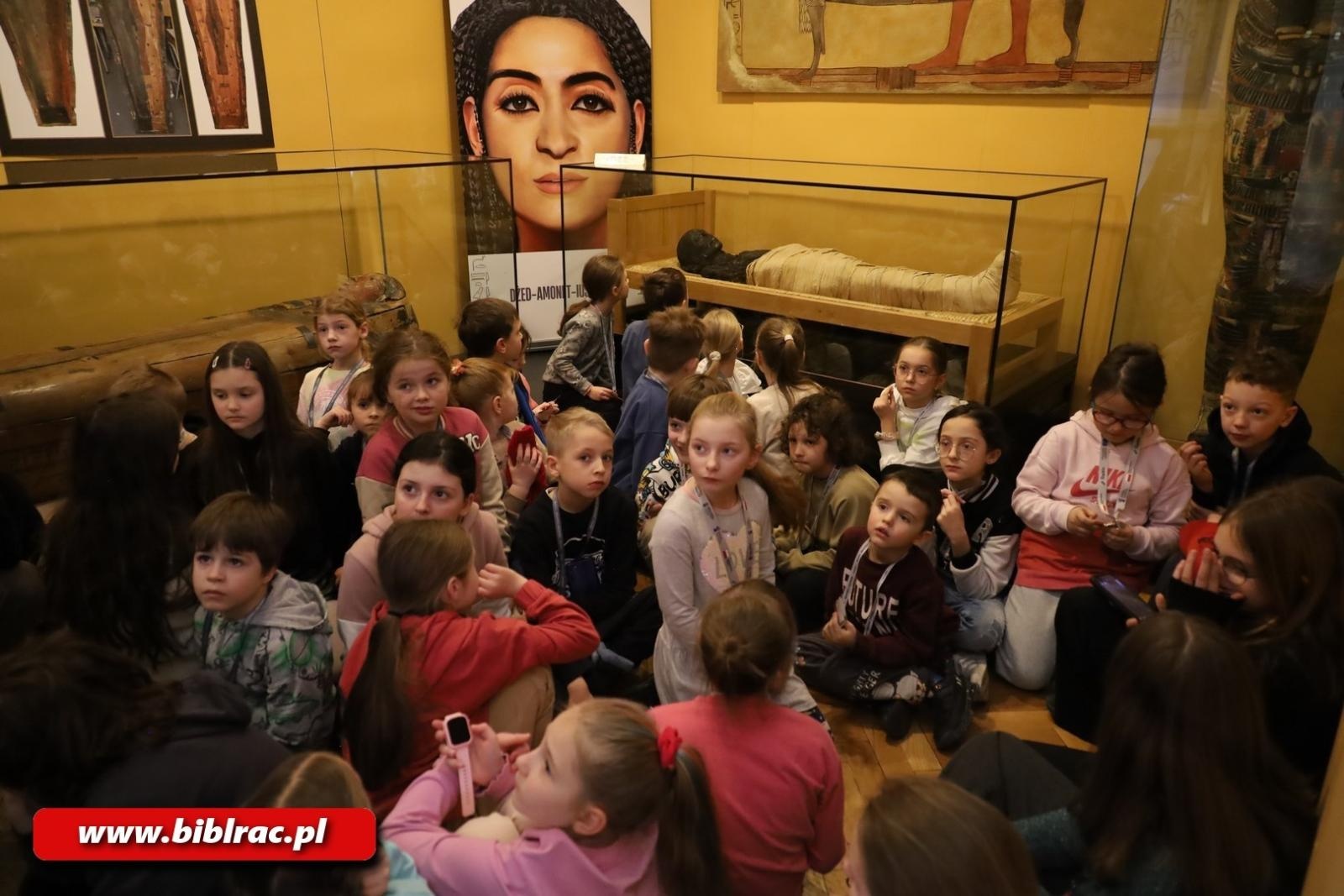 Zdjęcie w galerii na portalu naszraciborz.pl: Królewskie Ferie z biblioteką: wycieczka do Muzeum w Raciborzu wiadomości z regionu