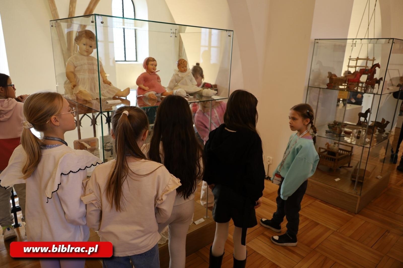 Zdjęcie w galerii na portalu naszraciborz.pl: Królewskie Ferie z biblioteką: wycieczka do Muzeum w Raciborzu wiadomości z regionu