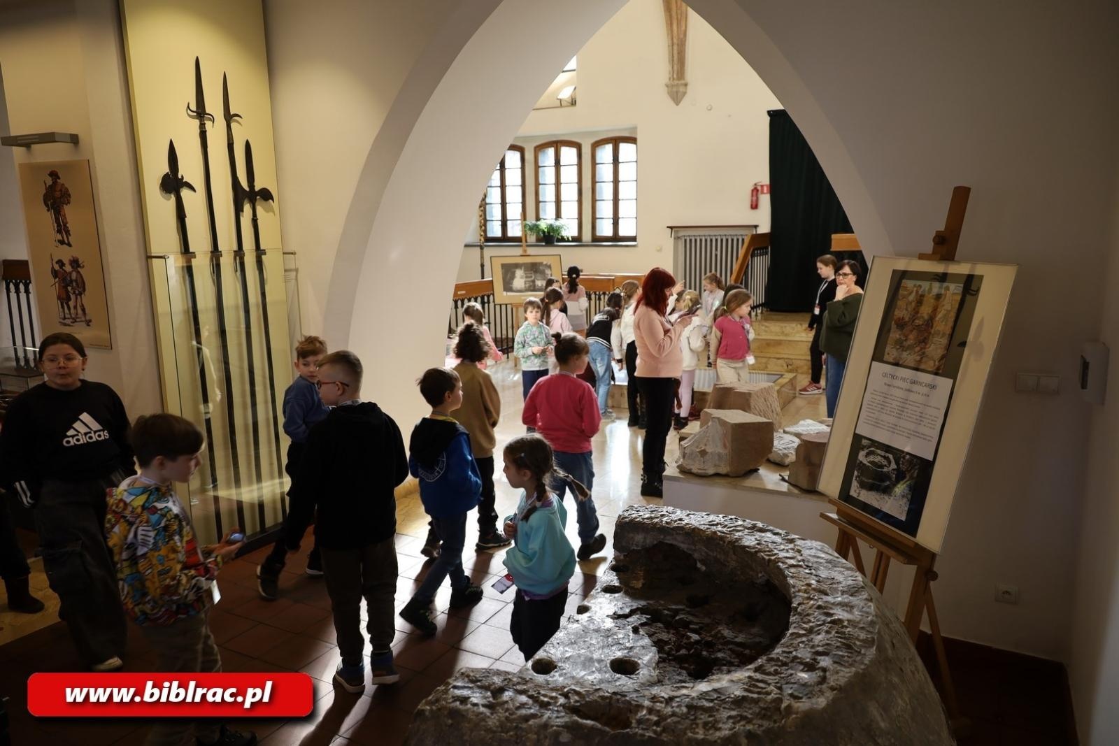 Zdjęcie w galerii na portalu naszraciborz.pl: Królewskie Ferie z biblioteką: wycieczka do Muzeum w Raciborzu wiadomości z regionu